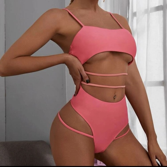 SHEIN Cut Out One Piece Swimsuit - Picture 2 of 3